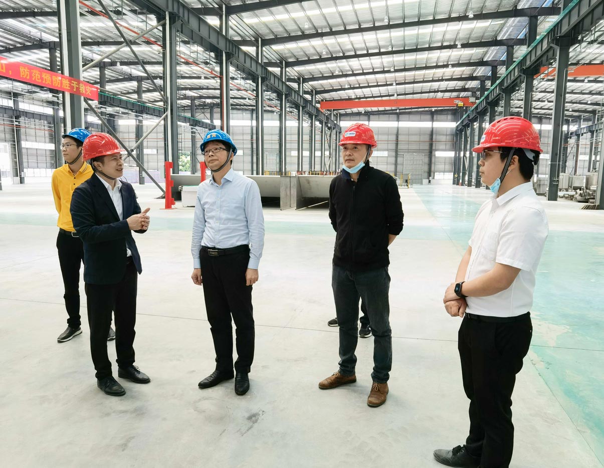 考察鵬凱環(huán)境智能生產(chǎn)基地