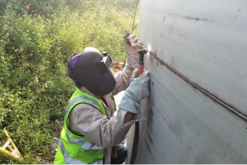 不畏酷暑、安全作業(yè) 圖片