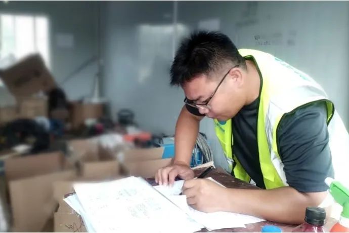 作業(yè)前認(rèn)真細(xì)致核對(duì)圖紙 圖片