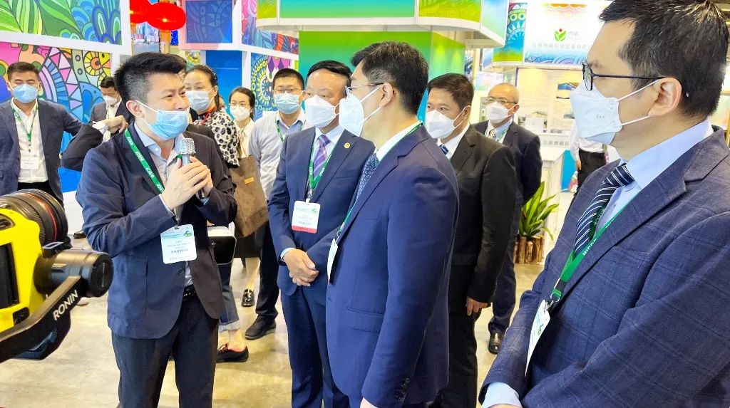 廣東省人民政府副省長(zhǎng)孫志洋等領(lǐng)導(dǎo)一行蒞臨鵬凱環(huán)境展位參觀指導(dǎo)