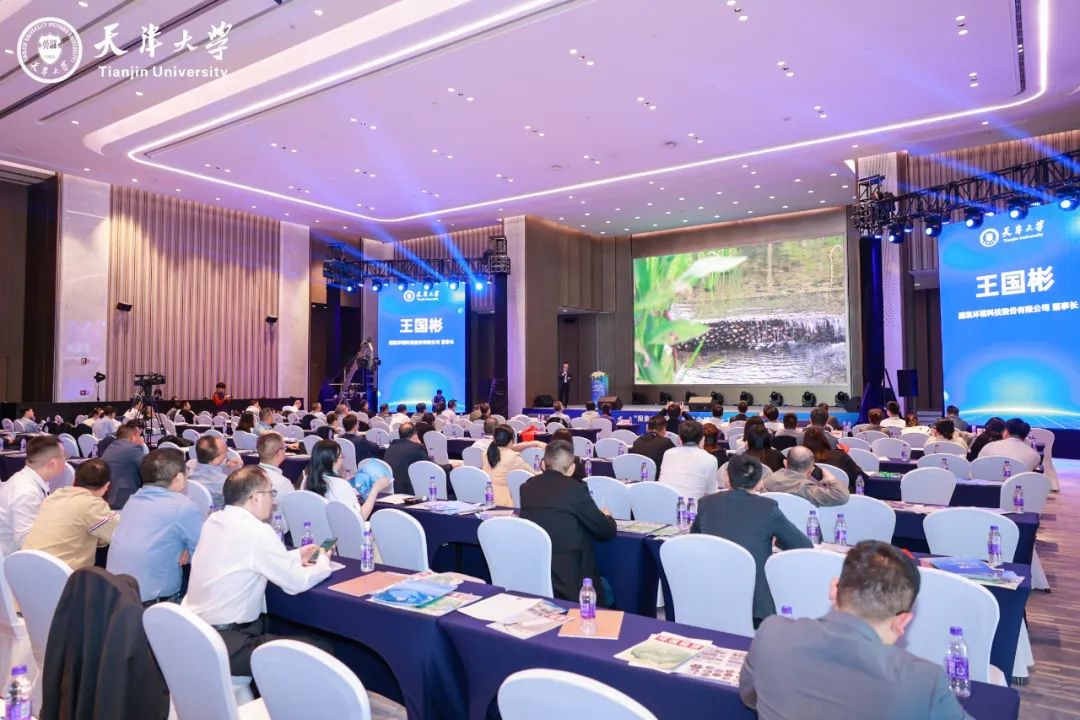 “探索產(chǎn)業(yè)突圍 構(gòu)建全國(guó)統(tǒng)一大市場(chǎng)”高峰論壇暨環(huán)保一家人年會(huì)