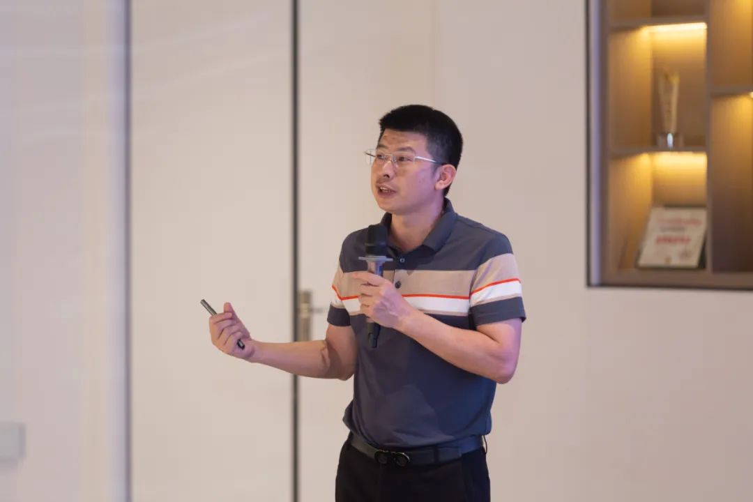 鵬凱環(huán)境董事長(zhǎng)王國(guó)彬作工作匯報(bào)